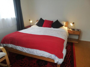 Sleepout with bathroom and kitchenette in Hamilton